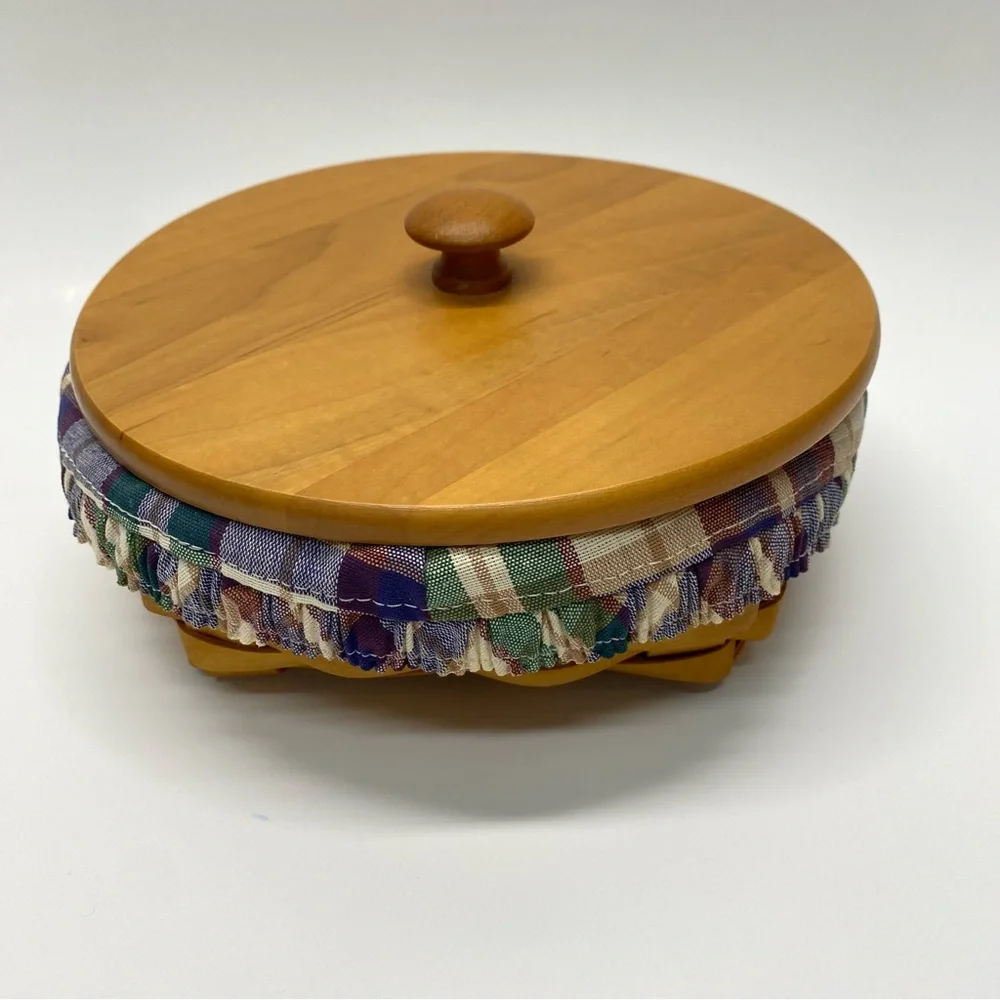 Longaberger Basket W/ Lid Plastic Liner & Plaid Cloth Liner 7.5 inches Across